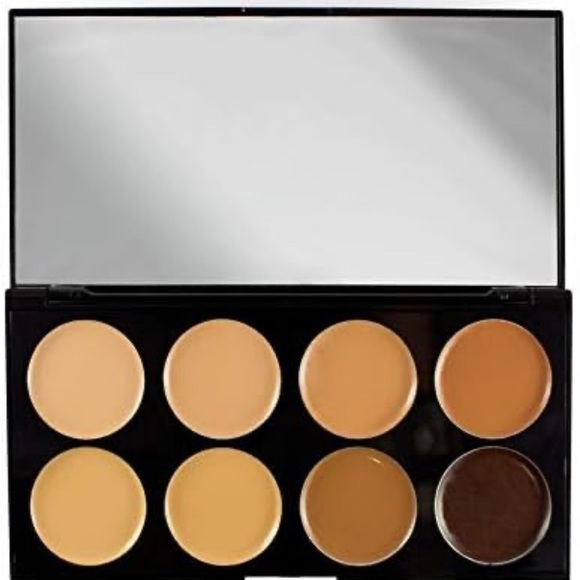 Makeup Revolution Other - Makeup Revolution Cream and Brown Concealer Palette